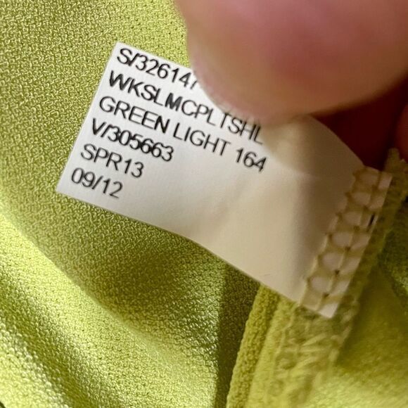 Banana Republic BR Sleeveless Chartreuse Keyhole Back Tank Top Blouse - Picture 4 of 11